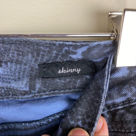 Seven7 snakeskin print jeans size 10 - Picture 5 of 6